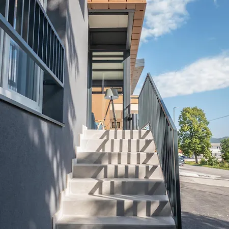 Sunny Corner Apartament *