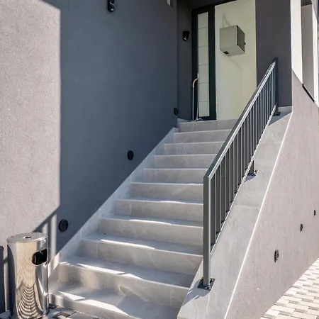 Sunny Corner *