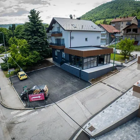 Sunny Corner Apartment *