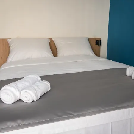 Sunny Corner Apartment