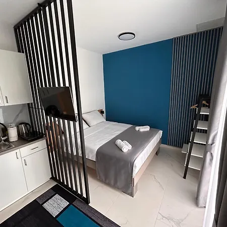 Sunny Corner Apartment *